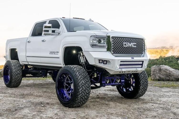 Bodyguard front bumper on GMC Sierra 1500 – aggressive off-road bumper with durable steel construction and winch-ready design for enhanced front-end protection.