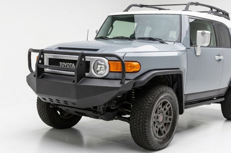 Toyota FJ Cruiser with Warrior steel off-road front bumper