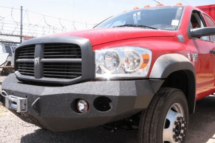 Iron Bull bumper #13 – steel front bumper Dodge Ram 4500/5500 2006–2009 with fender flare adapters, designed for bold style and heavy-duty front-end protection