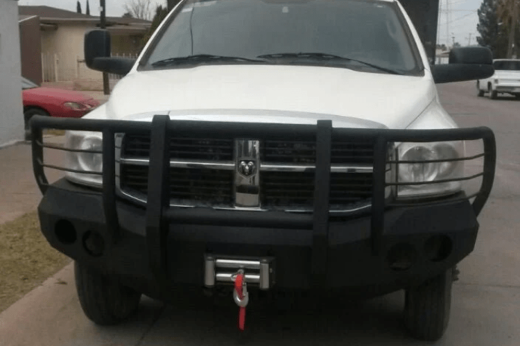 Iron Bull bumper #13 – steel front bumper Dodge Ram 4500/5500 2006–2009 with fender flare adapters, designed for bold style and heavy-duty front-end protection