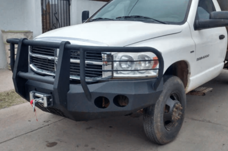 Iron Bull bumper #13 – steel front bumper Dodge Ram 4500/5500 2006–2009 with fender flare adapters, designed for bold style and heavy-duty front-end protection