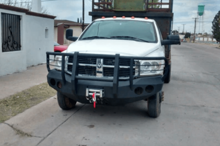 Iron Bull bumper #13 – steel front bumper Dodge Ram 4500/5500 2006–2009 with fender flare adapters, designed for bold style and heavy-duty front-end protection