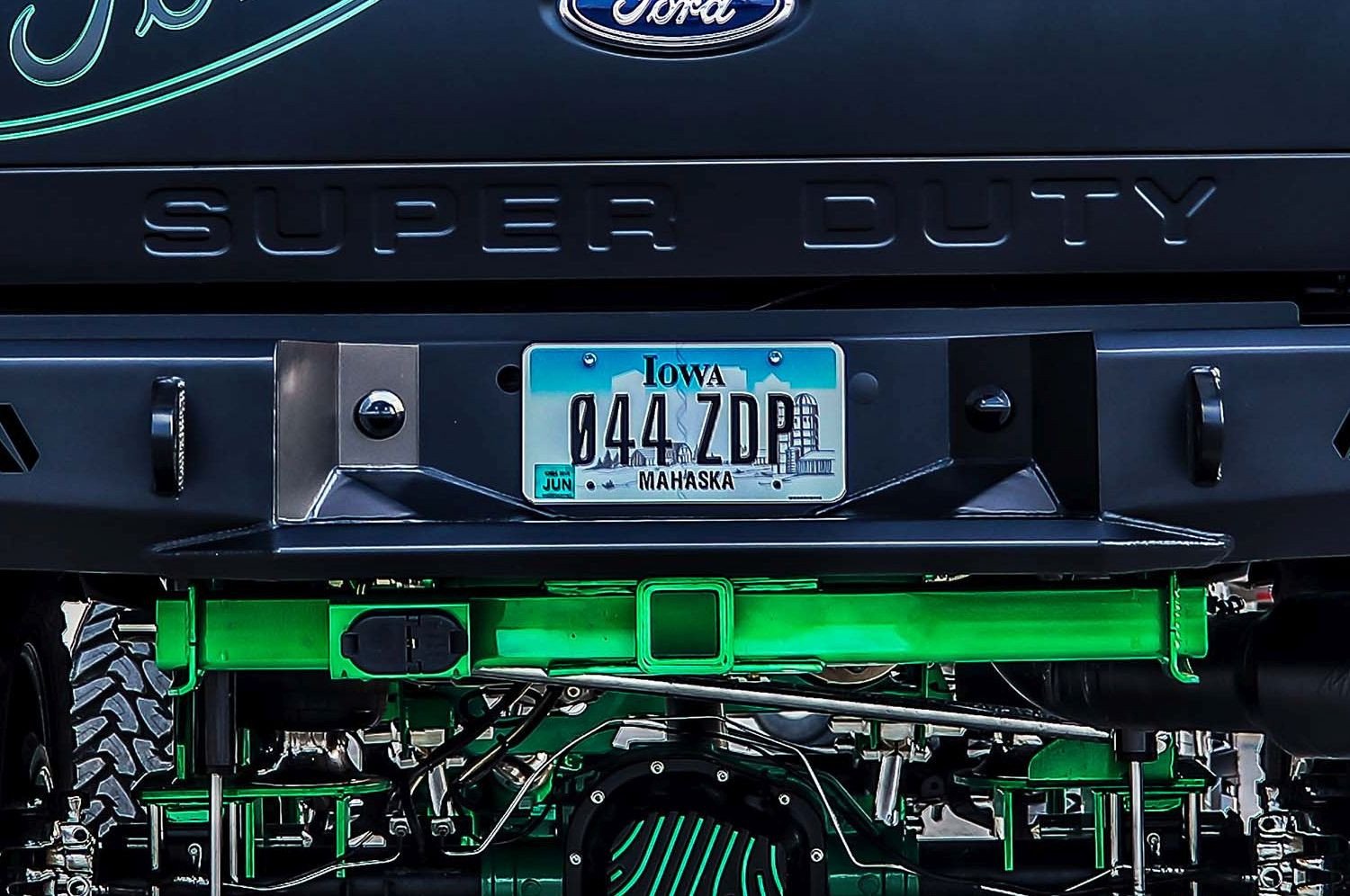 Fab Fours FS08-W1351-1 Premium Rear Bumper/sensor Ford Superduty 1999-2016 - BumperOnly