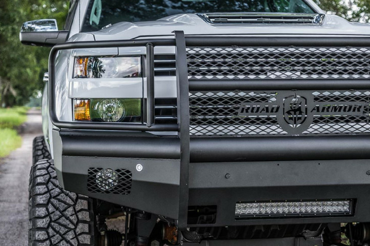 Off-road bumper Road Armor Vaquero 315VF6B for Silverado 2500/3500 2015-2019, black heavy-duty front bumper without winch mount