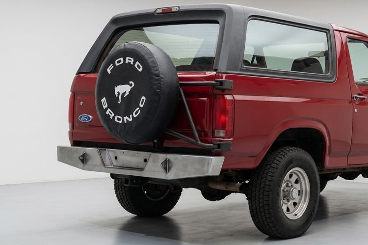 Close‑up of Ford Bronco rear bumper detailing reinforced craftsmanship.