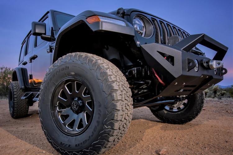 Magnum Raptor Series Jeep Gladiator Front Bumper 2020-2025 FBM22JPN-RT Stubby Winch Ready with RT Series Light Bracket