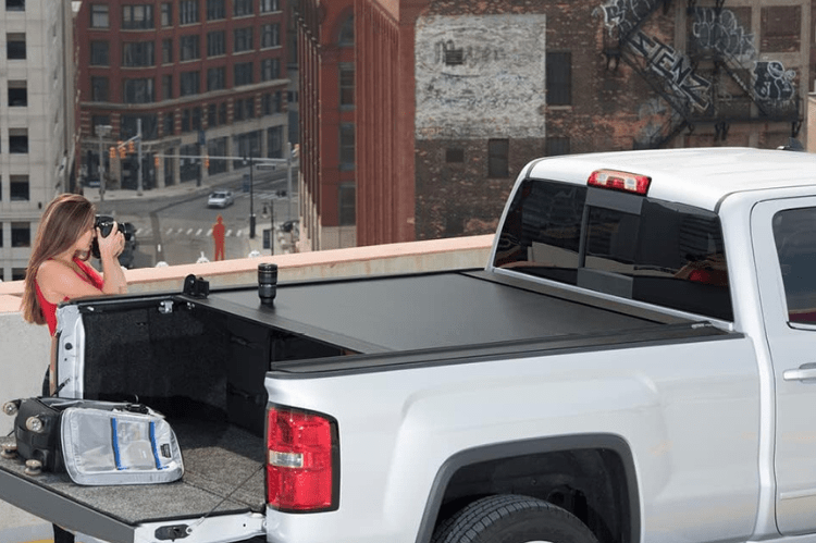 RetraxONE MX 1999-2006 GMC Sierra 2500/3500 6' 6" Tonneau Cover W/OUT STK PKT - STD RAIL 60402