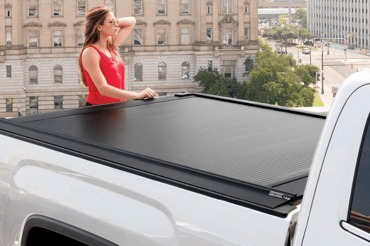 RetraxONE MX 1999-2006 GMC Sierra 2500/3500 6' 6" Tonneau Cover - WIDE RAIL 60412