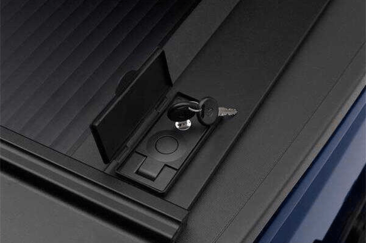 RetraxONE MX 1999-2006 GMC Sierra 2500/3500 6' 6" Tonneau Cover - WIDE RAIL 60412