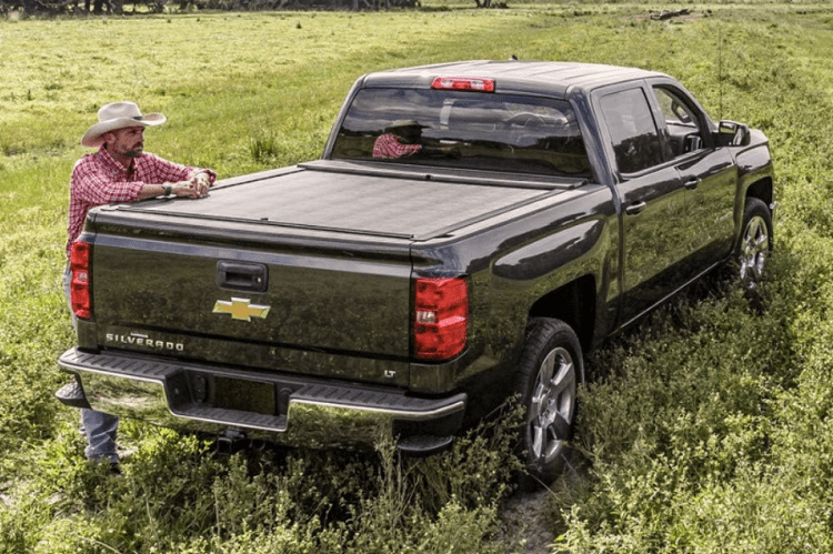 Roll-N-Lock M-Series 1999-2007 GMC Sierra 2500/3500 6.5' Tonneau Cover LG206M
