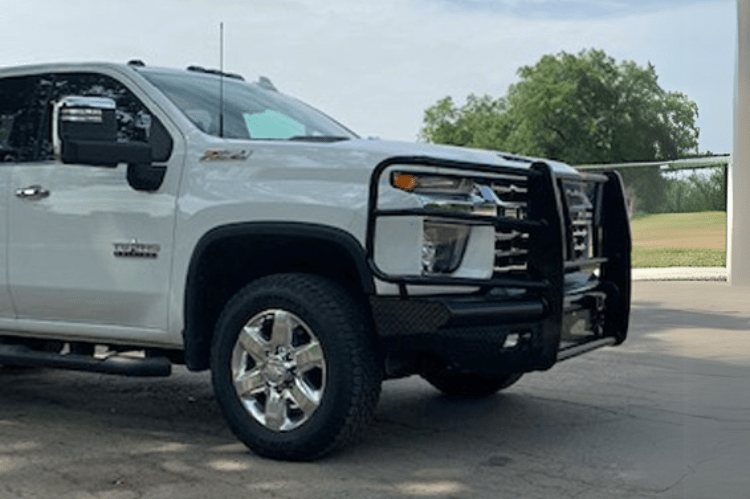 Aftermarket bumper with receiver tube for 2020-2021 Silverado 2500/3500 by Roughneck, designed for tough terrain and ranch-style performance.