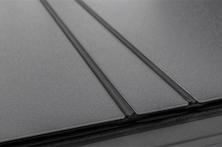 ACCESS® LoMax Hard Tri-Fold 2008-2016 Ford F250/F350/F450 Super Duty 6'8" Tonneau Cover B1010039
