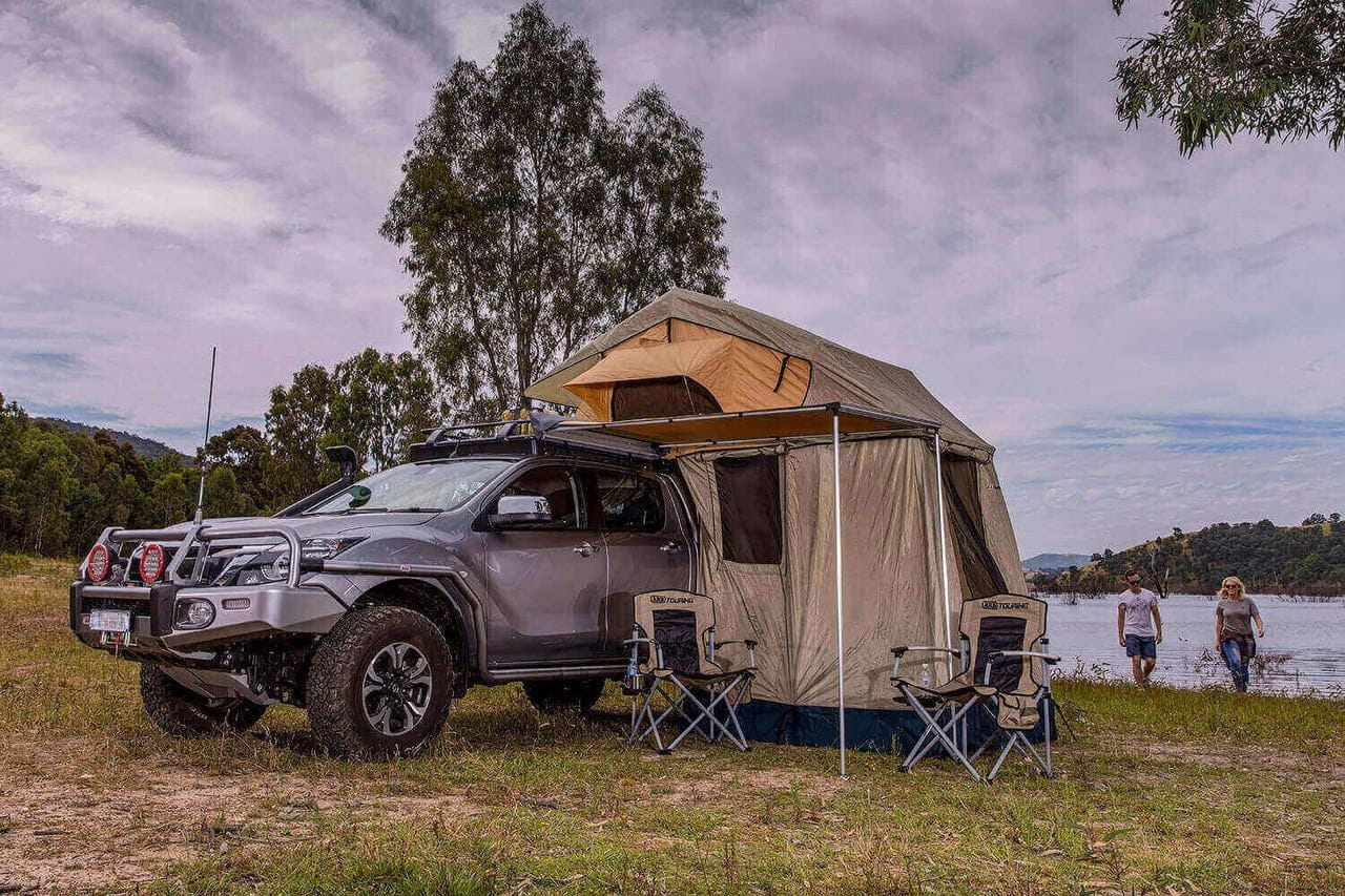 ARB Simpson III rooftop tent with annex 803804 mounted on a truck, featuring a spacious overland shelter