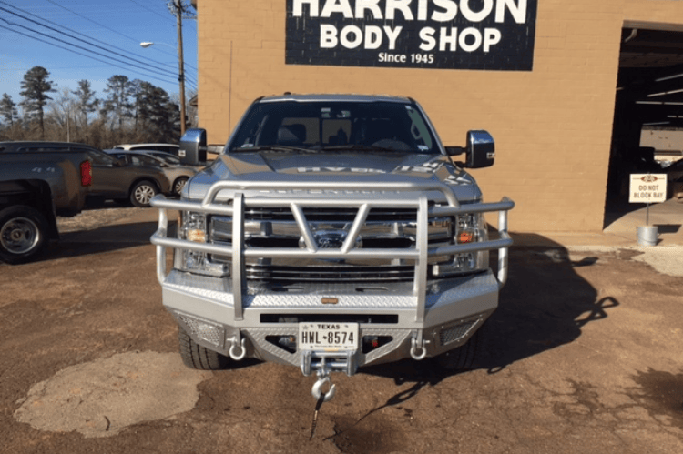 Bodyguard T2 Extreme front bumper for Ford F250/F350 Super Duty with grille guard – premium Bodyguard bumper in gloss black.