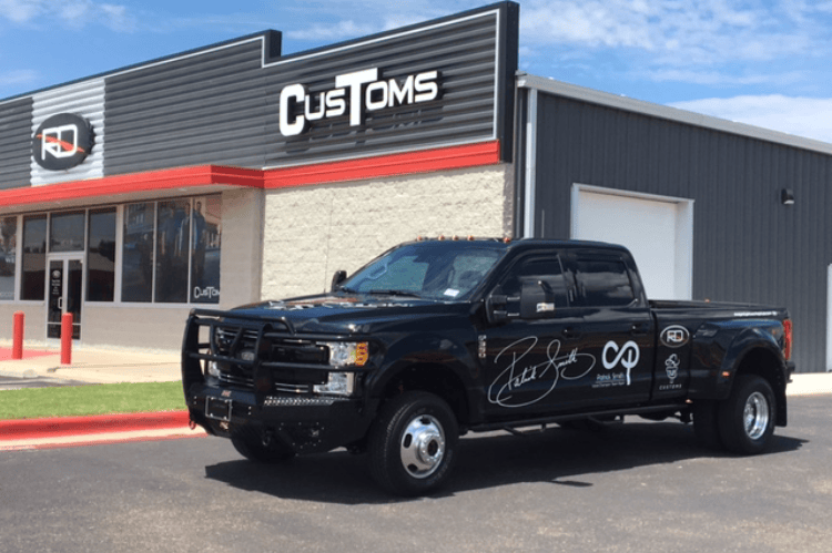 Bodyguard T2 Extreme front bumper for Ford F250/F350 Super Duty with grille guard – premium Bodyguard bumper in gloss black.