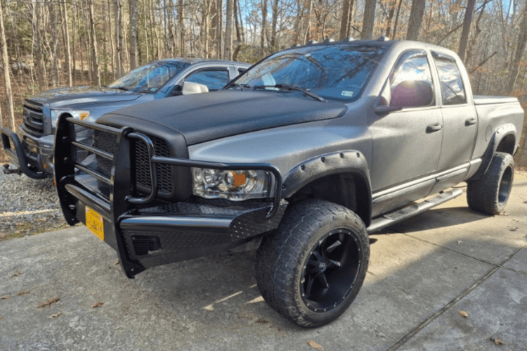 Fab Fours DR03-S1060-1 Dodge Ram 2500/3500 2003-2005 Black Steel Front Bumper Full Guard