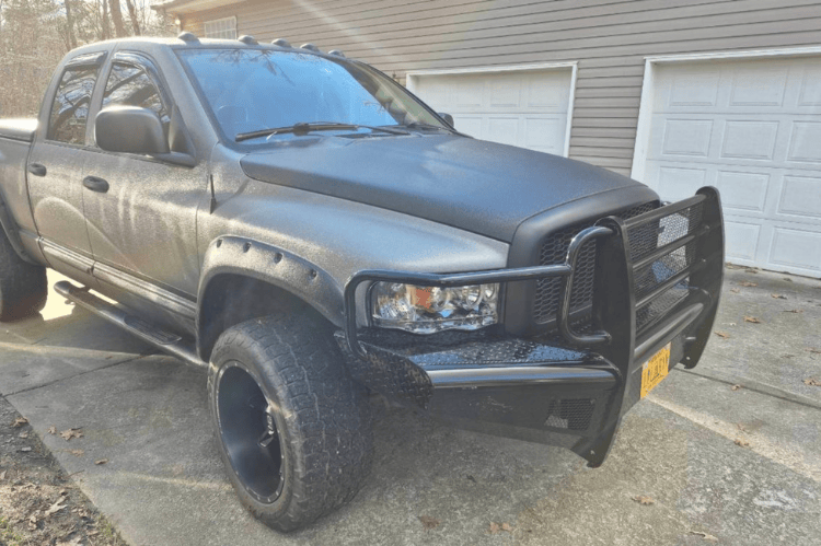 Fab Fours DR03-S1060-1 Dodge Ram 2500/3500 2003-2005 Black Steel Front Bumper Full Guard