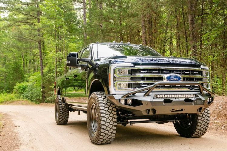 Off-road front bumper with pre-runner guard by Fab Fours for Ford F250/F350 Superduty 2023-2025 – Model FS23-X5952-1