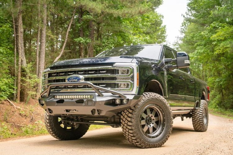 Off-road front bumper with pre-runner guard by Fab Fours for Ford F250/F350 Superduty 2023-2025 – Model FS23-X5952-1
