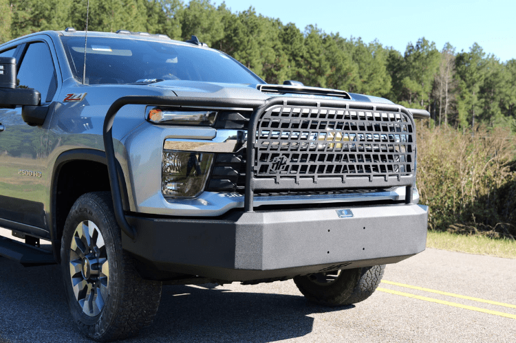 Heavy-duty Hammerhead TVI front bumper with full brush guard for Chevy Silverado 2500/3500 2024-2025.