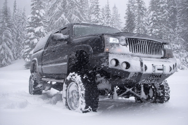 Iron Bull aftermarket front bumper for 2003-2007 Chevy Silverado 2500/3500, heavy-duty steel construction with bold upgrade design.