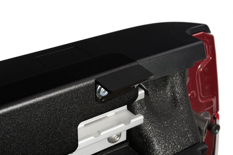 UnderCover SE 2003-2018 Dodge Ram 2500 6' 4" Tonneau Cover UC3026