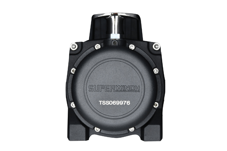 Superwinch Tiger Shark 9500SR Argano 12V Con Corda Sintetica - 4309 Kg Di Trazione, Telecomando Portatile E Passacavo In Alluminio