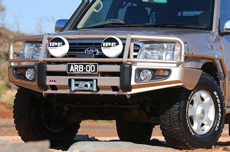 ARB 3413050 Toyota Land Cruiser 1998-2001 Deluxe Front Bumper 100 Series Winch Ready with Grille Guard, Black Powder Coat Finish
