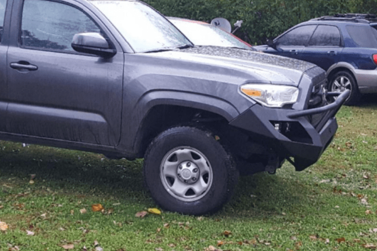 Fab Fours TT16-D3652-1 Toyota Tacoma 2016-2023 Vengeance Front Bumper with Pre-Runner Guard