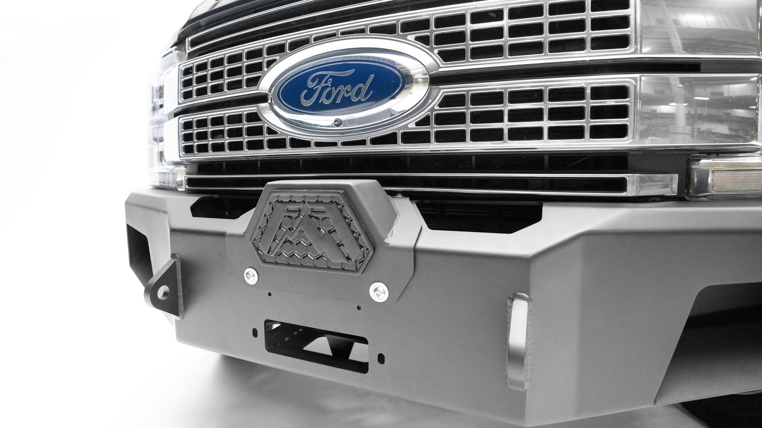 Fab Fours FS17-A4260-1 Ford F450/F550 Superduty 2017-2022 Premium Front Bumper Winch Ready with Full Guard