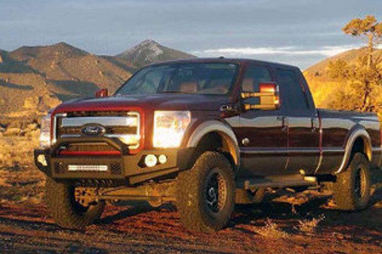 TrailReady 31011 Ford F250/F350 Superduty 2011-2016 Light Line Front Bumper with Pre-Runner Guard - BumperOnly