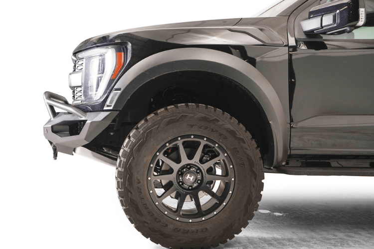 Ford Raptor 2021–2023 equipped with Fab Fours Matrix FR21-X5352-1 front bumper pre-runner guard